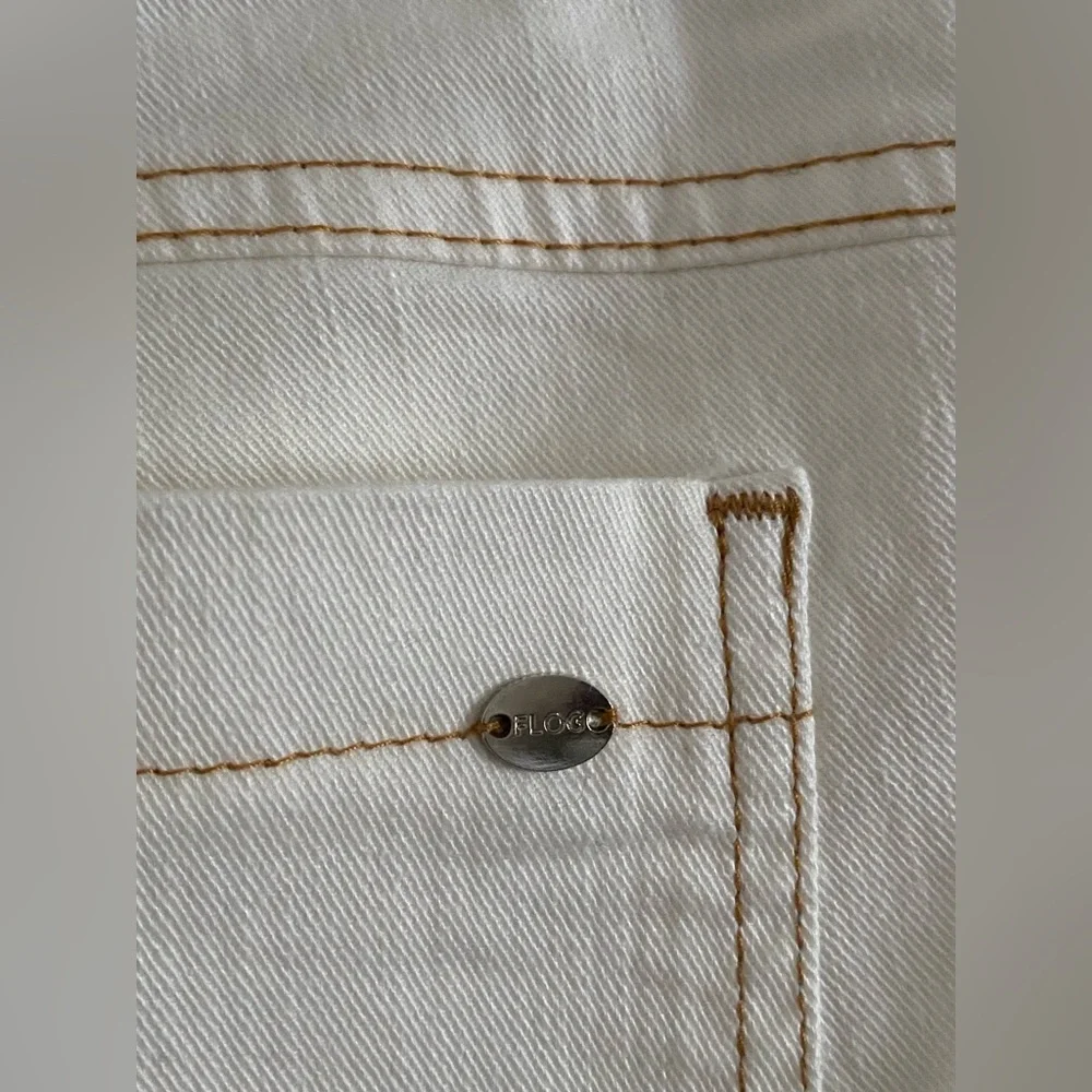 Bevy Flog Women's Size 24 White Cotton Denim Tapered Leg Utility Pocket Jogger
